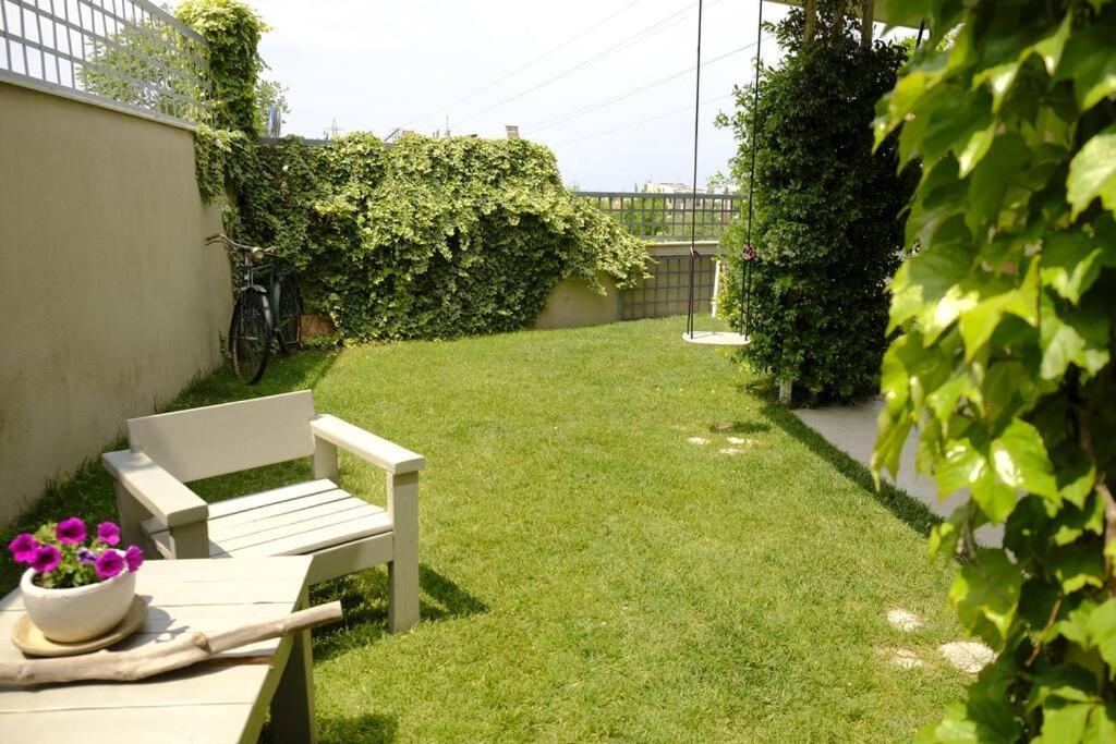 Apartment With Garden In Thessaloniki. ภายนอก รูปภาพ