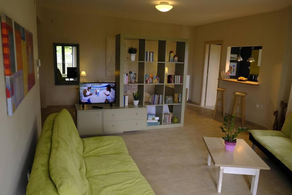 Apartment With Garden In Thessaloniki. ภายนอก รูปภาพ