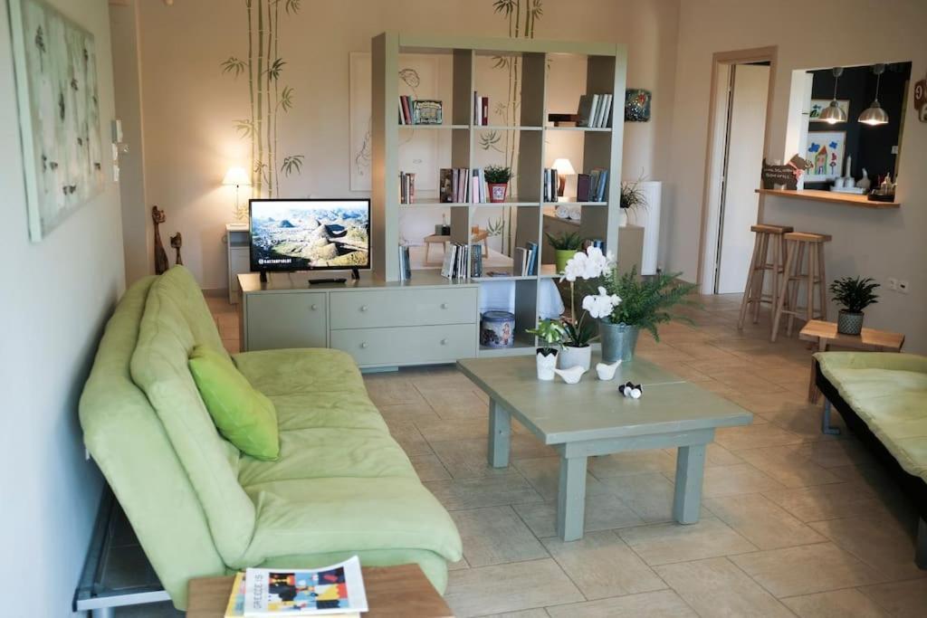 Apartment With Garden In Thessaloniki. ภายนอก รูปภาพ