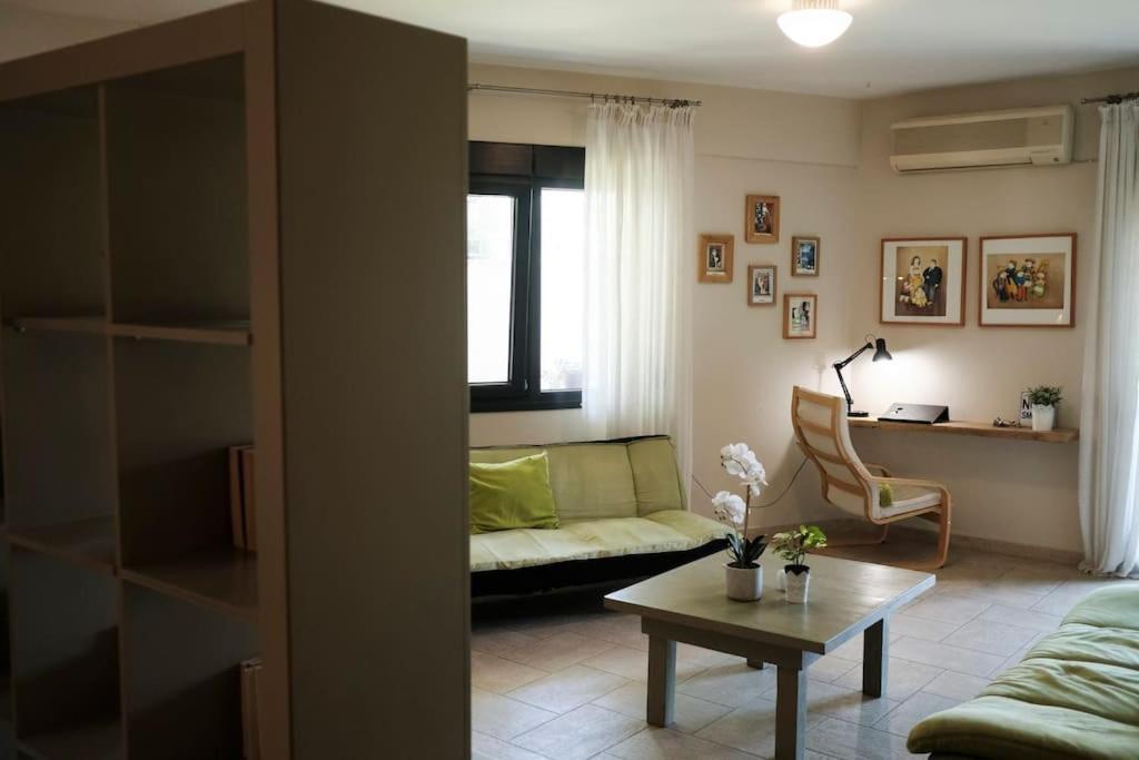 Apartment With Garden In Thessaloniki. ภายนอก รูปภาพ
